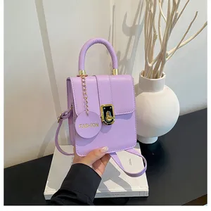 Trendy paarse mini schoudertas voor dames, stijlvolle PU lederen handtas voor dagelijks gebruik.