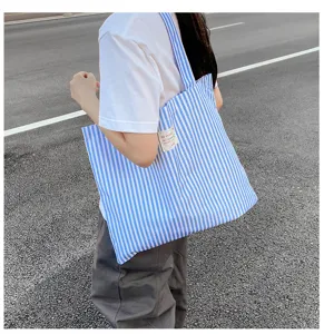 Blau-weiß gestreifte Canvas-Tasche, große Kapazität Retro Umhängetasche für Damen.