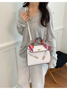 Elegante bolso de hombro para mujer con motivo de avestruz blanco diseño clásico chic