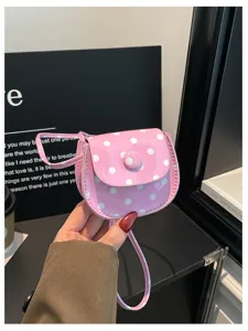 Mini PU Pünktchen Umhängetasche für Damen, süße kleine Schultertasche Detail Ansicht.