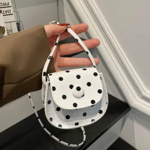 Weißes Mini PU Leder Umhängetasche mit Punkten, süße süße Tasche für Damen und Mädchen.