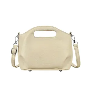 Sac à main beige élégant en cuir souple bandoulière porté épaule pour femmes mode