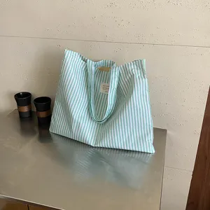 Gruen und weiss gestreifte Canvas-Einkaufstasche, grosse Freizeit-Schultertasche Damen.
