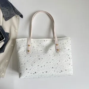 Weisser Segeltuch Shopper mit silbernen Sternen, rosa Riemen und eleganten Nieten.