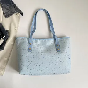 Hellblaue Tragetasche mit Sternenmuster, lässige Schultertasche mit Doppelriemen für Damen.