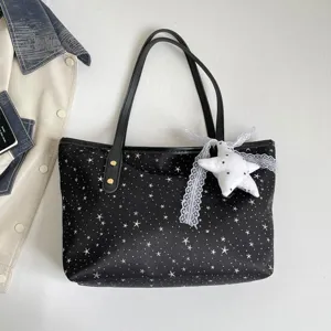 Schwarze Tasche mit weissen Sternen, lässige Handtasche mit Sternanhänger für Damen.