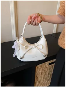 Chic borsa a tracolla bianca da donna, borsa trendy in ecopelle con fiocco e perle eleganti.