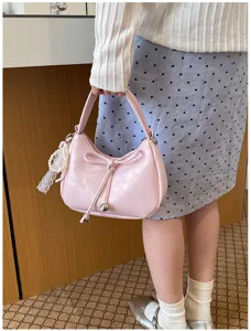 Chic borsa a spalla hobo rosa da donna, grazioso fiocco e ciondolo di perle, borsa alla moda.