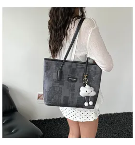 Sac cabas fourre-tout tendance grande capacité pour femmes, sac à épaule élégant et pratique.