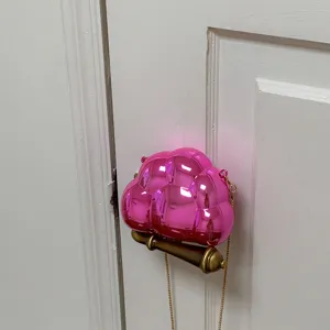 Sac bandoulière nuage en acrylique rose, mini sac brillant mignon avec chaîne dorée pour femme.