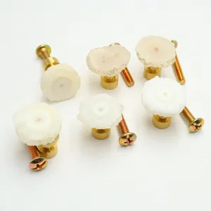 Pomelli per mobili in pietra d'agata naturale con base in ottone per cassetti.