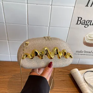 Elegante Strass-Umhängetasche mit goldenem Wellen-Design, schicke Mini-Abendtasche neu.
