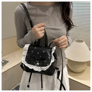 Zaino piccolo floreale con rifinitura in pizzo bianco, zainetto casual nero da donna.