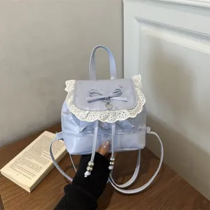 Zainetto viola chiaro carino con bordo in pizzo bianco, dolce fiocco e delicata stampa floreale.