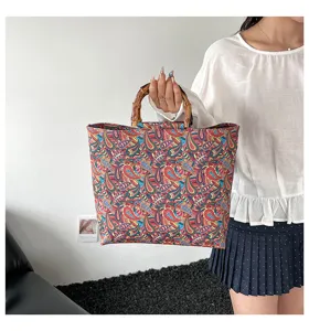 Bolso tote colorido con estampado paisley y asas de bambú, bolso informal grande para mujer.