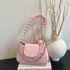 Sac à épaule rose pour femme, sac à main élégant en cuir synthétique avec anse tressée.