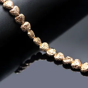 Vergoldete strukturierte Herzperlen Armband Hauptbild, ideal für DIY Schmuckherstellung.