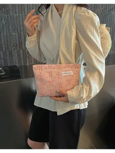 Pochette élégante en velours côtelé rayé rose avec nœud mignon pour femmes voyage et quotidien.