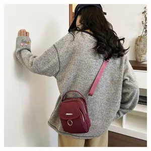 Borsa a tracolla alla moda in nylon per donna, piccola borsa casual con manico superiore e spallina.