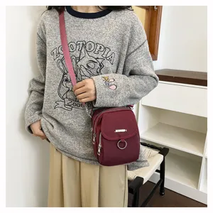 Borsa a tracolla in nylon da donna borsa casual piccola con patta anteriore e anello.