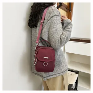 Borsa a tracolla in nylon da donna, elegante borsa casual con manico e cinghia regolabile.