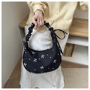 Borsa a spalla hobo nera con graziosa stampa di fiocchi bianchi, borsa casual in stile coreano.