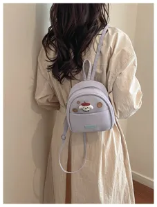 Joli mini sac à dos pour femme, sac à épaule violet stylé avec patch chien et boutons.