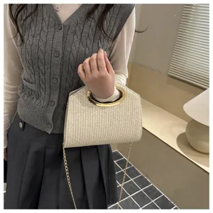 Borsa a mano intrecciata chic con manico rotondo dorato e catena, elegante borsa a tracolla.
