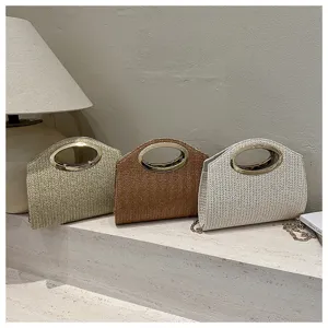 Borsa a mano in paglia intrecciata da donna, elegante borsa a tracolla con manico in metallo chic.