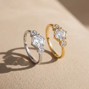 Bague Élégante en Cuivre Géométrique Nid d'Abeille Plaqué Or 18K Argent avec Strass Incrustés pour Femme Bijoux de Mode