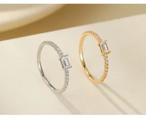 Charmante bague baguette argent 925 avec zircons pavés, bijou de mode féminin élégant.