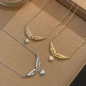 Elegante Engelsflügel Herz Anhänger Halskette Set in Gold und Silber glänzender Zirkon Schmuck.