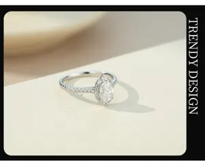 Impresionante anillo de plata esterlina 925 con piedra central ovalada brillante.