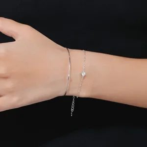 Conjunto de pulseras en plata esterlina minimalista con circonita cúbica delicada.
