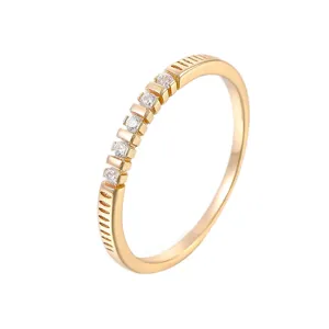 Anillo fino de plata de ley 925 chapada en oro de 14K con circonitas estilo chic