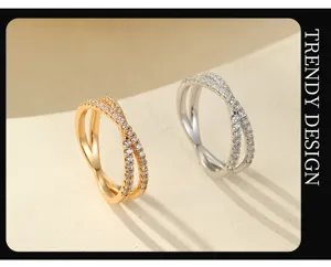 Bague croisée pavée de zircons en argent 925, bijou bicolore tendance pour femme.