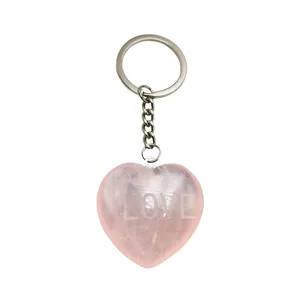 Llavero de corazón de cuarzo rosa natural grabado amor colgante piedra preciosa detalle