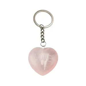 Llavero de corazón de cristal de cuarzo rosa natural, colgante de gema pulida a mano.