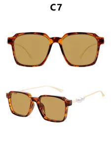 Eckige Schildpatt-Sonnenbrille mit Perlen-Bügeln und braunen Gläsern für Damen stilvoll.