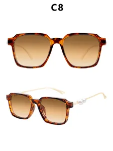 Detailansicht quadratischer Schildpatt-Sonnenbrille mit eleganten Perlen-Bügeldetails.