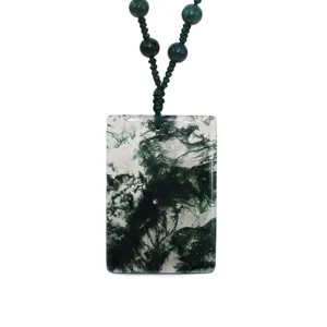 Collana con ciondolo rettangolare in agata muschiata verde naturale con cordino perlato