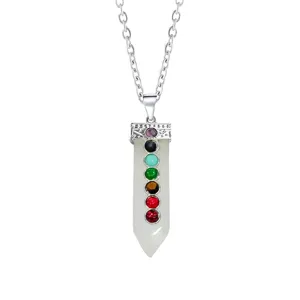 Collana con ciondolo a spada in cristallo naturale con pietre multicolori, elegante gioiello.