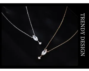 Detailopname van S925 zilveren marquise zirconia hanger halsketting, elegante glans.