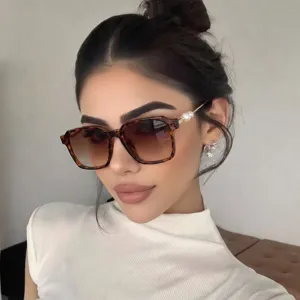 Damen Quadratische Sonnenbrille Mit Künstlicher Perlenverzierung Mode Großer Rahmen UV400 PC AC Metallbügel Trendige Brillen