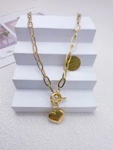 Collana con Catena Spessa in Acciaio al Titanio Dorato e Ciondolo a Cuore per Donna