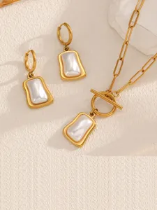 Parure de bijoux collier boucles d'oreilles coquillage blanc acier titane or chic design.