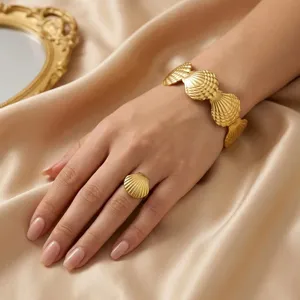 Set bracciale e anello con conchiglia dorata, gioielli stile oceano vintage da donna.