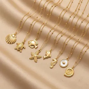 Set collana con ciondolo tema oceano oro con conchiglia, stella marina e tartaruga donna.