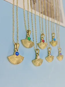Chic collier pendentif en forme d'éventail avec pierres colorées, bijoux élégants en acier.