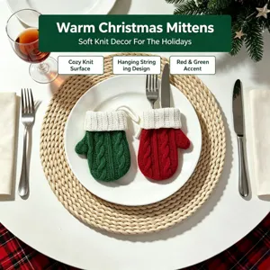Weihnachts Mini Handschuh Bestecktaschen, rot grüne Strick Deko für festliche Tische.